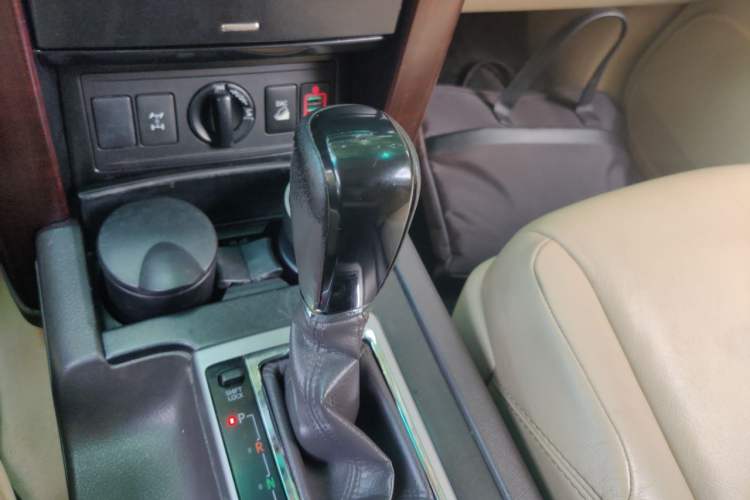 Used Toyota Prado 2014 4.0L Automatic TX-L NAVI Gear Lever
