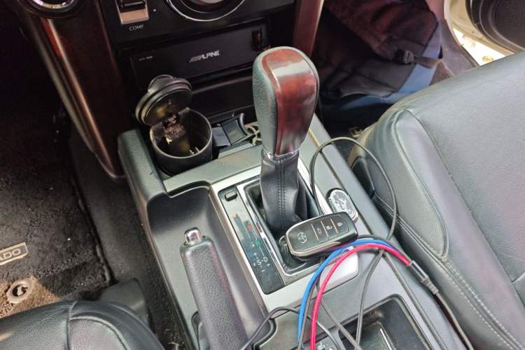 Used Toyota Prado 2014 4.0L Automatic VX NAVI Gear Lever
