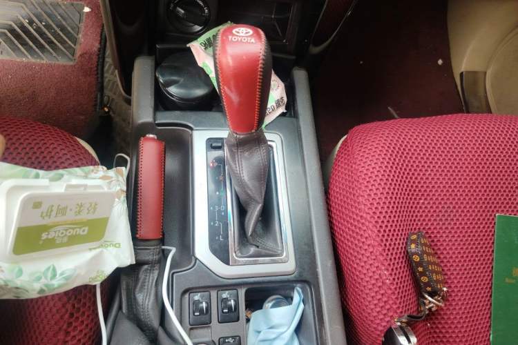 Used Toyota Prado 2014 2.7L Automatic Standard Edition Gear Lever