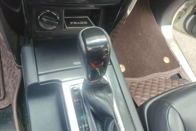 Used Toyota Prado 2014 2.7L Automatic Standard Edition Gear Lever