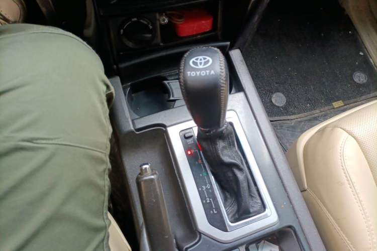 Used Toyota Prado 2014 2700 TX 7-Seater Middle East Version Gear Lever