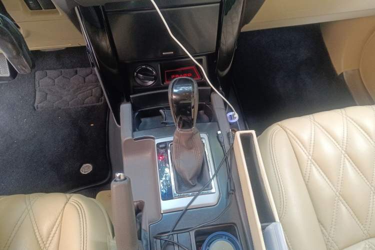 Used Toyota Prado 2014 2.7L Automatic Standard Edition Gear Lever