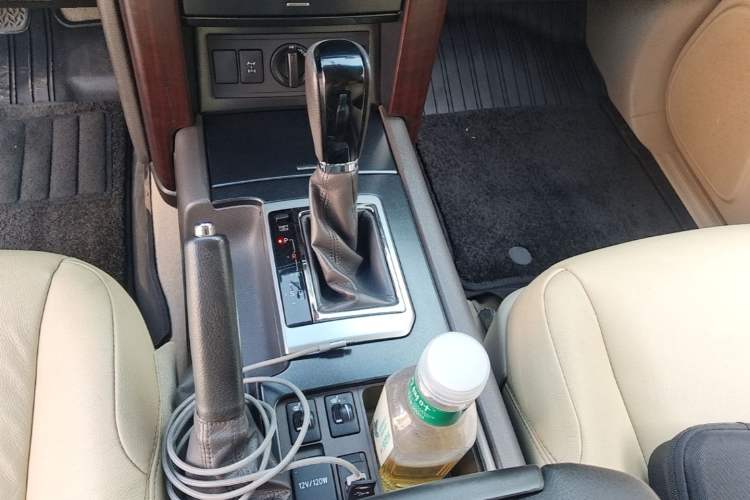 Used Toyota Prado 2014 4.0L Automatic TX-L NAVI Gear Lever