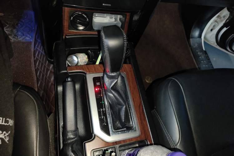 Used Toyota Prado 2014 2.7L Automatic Standard Edition Gear Lever