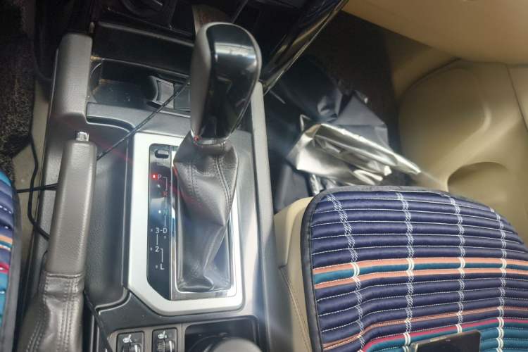 Used Toyota Prado 2014 2.7L Automatic Standard Edition Gear Lever