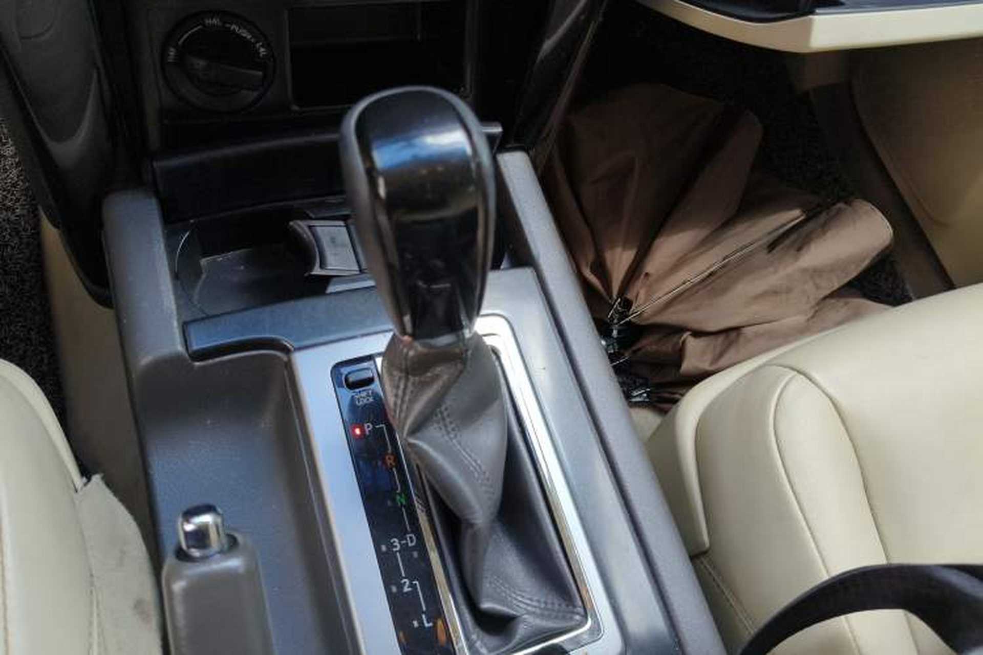 Used Toyota Prado 2014 2.7L Automatic Luxury Edition Gear Lever