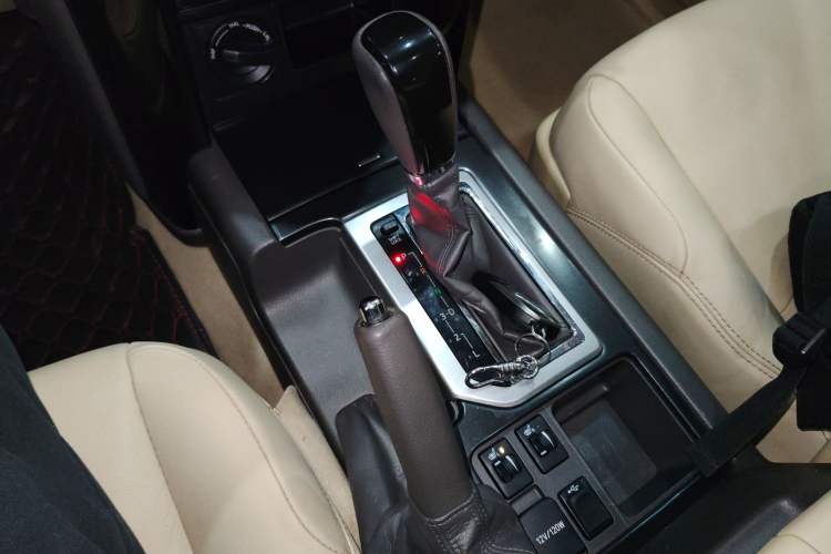 Used Toyota Prado 2014 2.7L Automatic Standard Edition Gear Lever