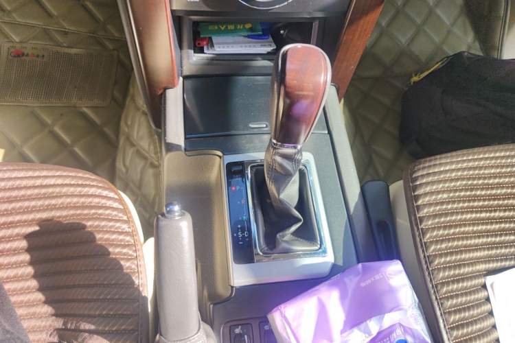 Used Toyota Prado 2014 4.0L Automatic VX NAVI Gear Lever