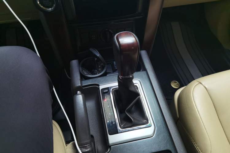 Used Toyota Prado 2014 4.0L Automatic TX-L NAVI Gear Lever