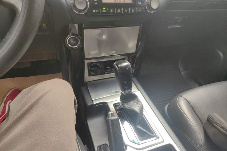 Used Toyota Prado 2014 2.7L Automatic Standard Edition Gear Lever