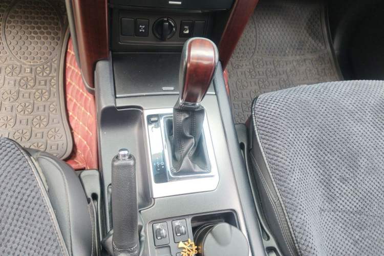 Used Toyota Prado 2014 4.0L Automatic TX-L NAVI Gear Lever