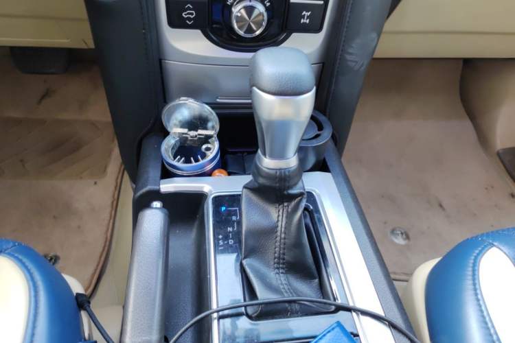 Used Toyota Prado 2014 4.0L Automatic TX-L Gear Lever