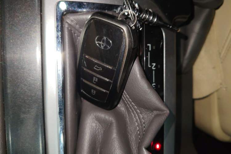 Used Toyota Prado 2014 2.7L Automatic Standard Edition Interior 1