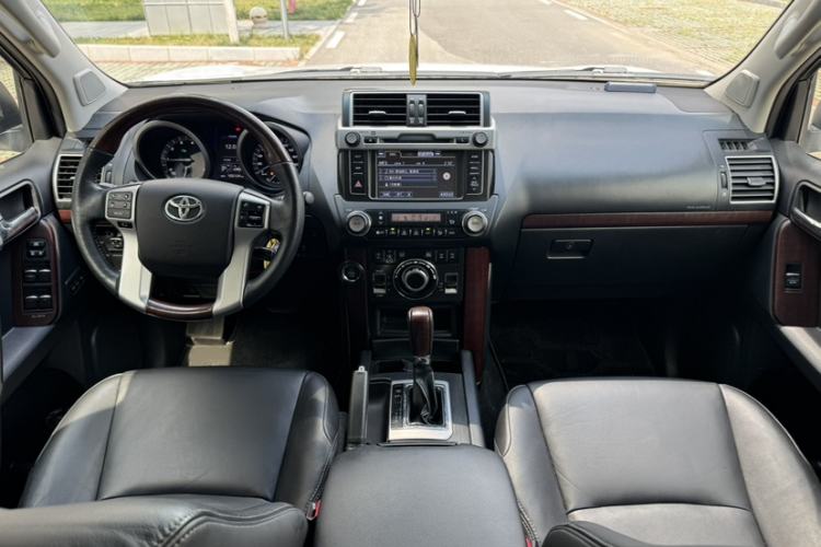 Used Toyota Prado 2014 4.0L Automatic VX NAVI Interior 1