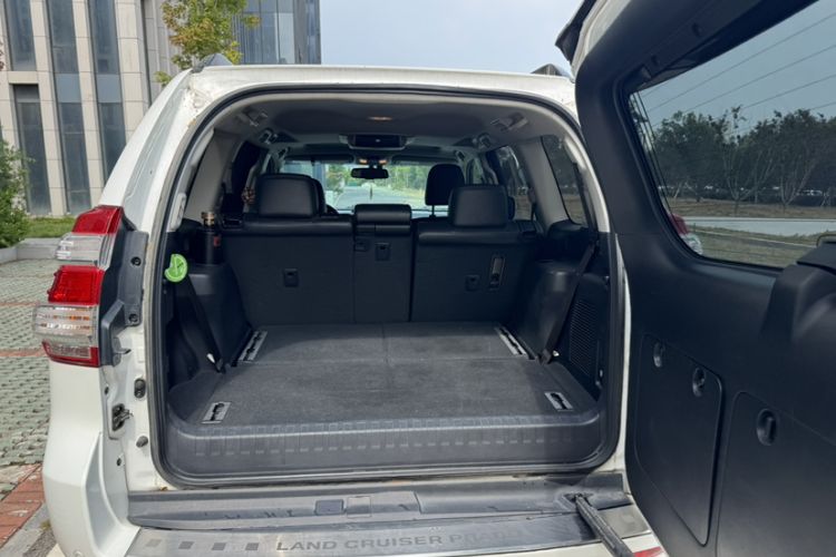 Used Toyota Prado 2014 4.0L Automatic VX NAVI Interior 10