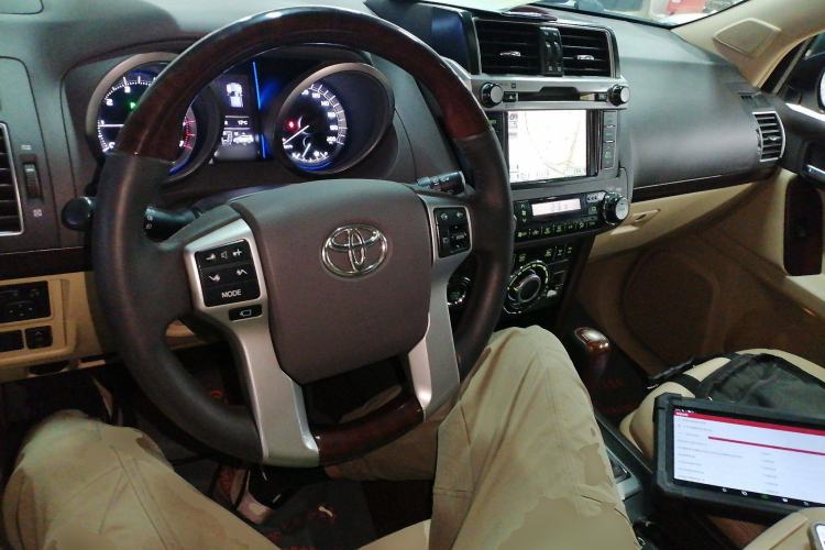 Used Toyota Prado 2014 4.0L Automatic VX NAVI Interior 2