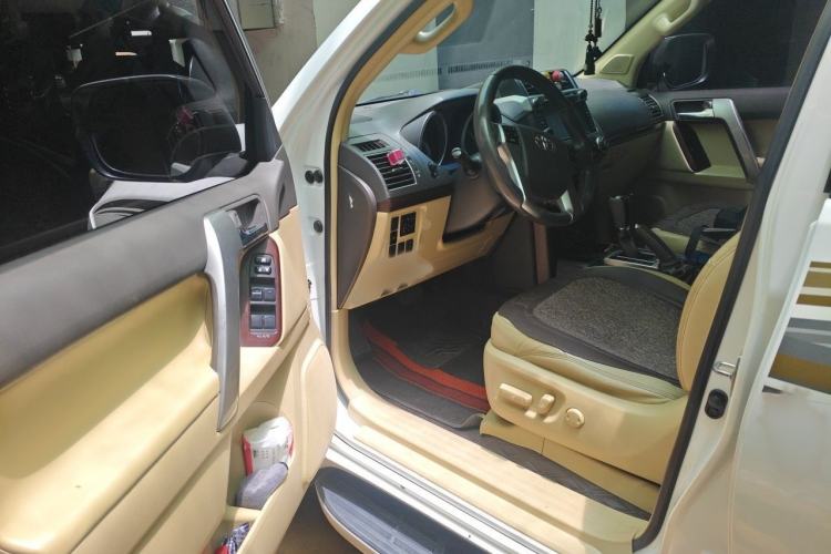 Used Toyota Prado 2014 4.0L Automatic TX-L Interior 3