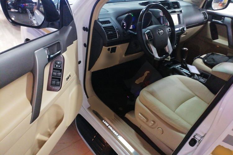 Used Toyota Prado 2014 4.0L Automatic VX NAVI Interior 3