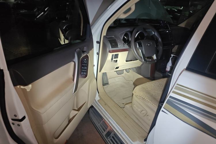 Used Toyota Prado 2014 4.0L Automatic TX-L NAVI Interior 3