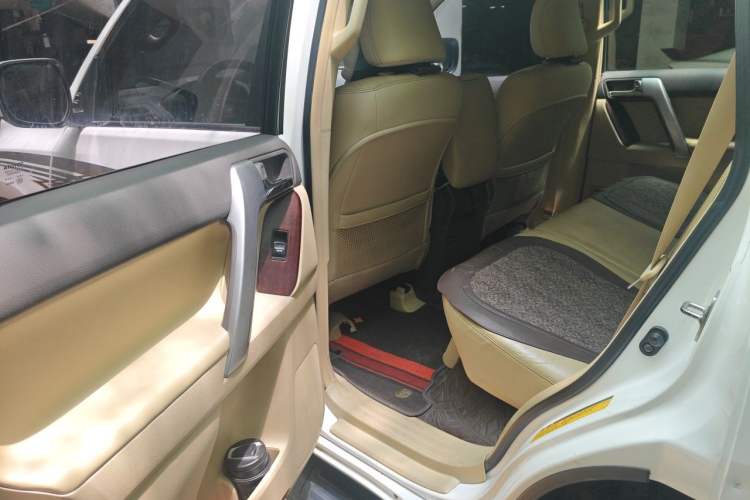 Used Toyota Prado 2014 4.0L Automatic TX-L Interior 4