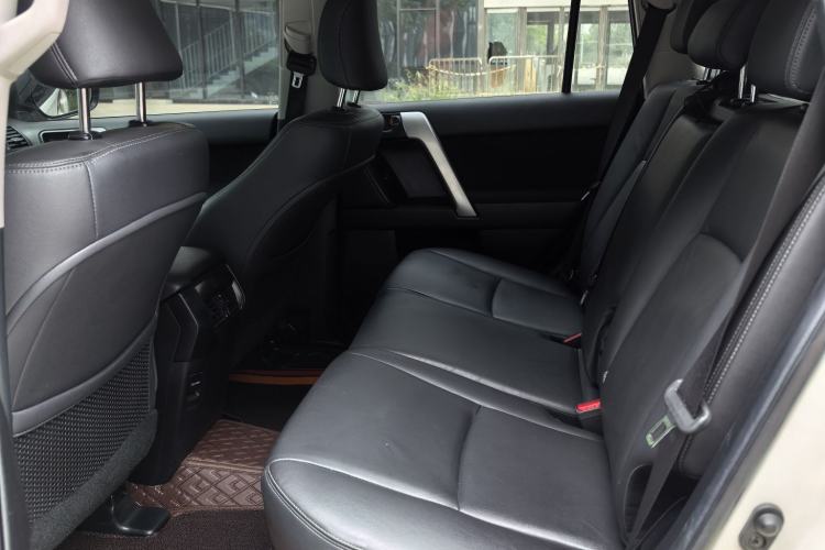 Used Toyota Prado 2014 2.7L Automatic Standard Edition Interior 4