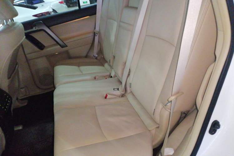 Used Toyota Prado 2014 4.0L Automatic VX NAVI Interior 4