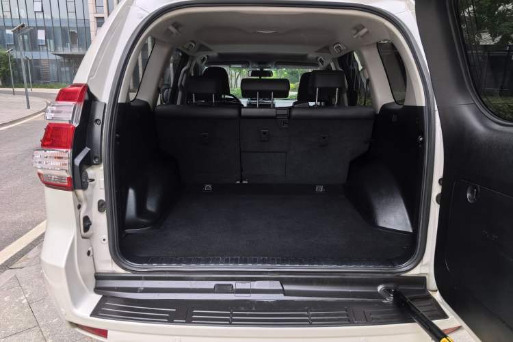 Used Toyota Prado 2014 2.7L Automatic Standard Edition Interior 5