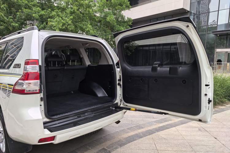 Used Toyota Prado 2014 2.7L Automatic Standard Edition Interior 6