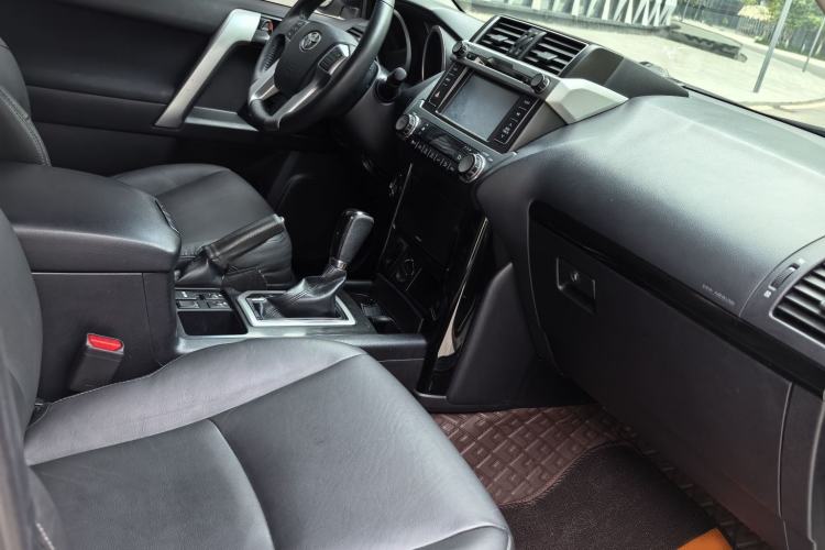Used Toyota Prado 2014 2.7L Automatic Standard Edition Interior 7