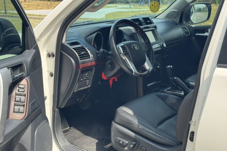 Used Toyota Prado 2014 4.0L Automatic VX NAVI Interior 7