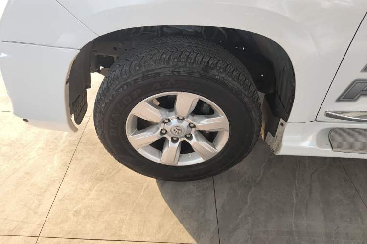 Used Toyota Prado 2014 2.7L Automatic Luxury Edition Left Front Wheel Hub