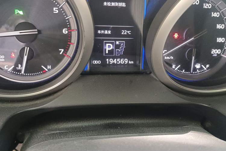 Used Toyota Prado 2014 4.0L Automatic TX-L Odometer Close Up