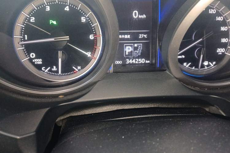 Used Toyota Prado 2014 4.0L Automatic TX-L Odometer Close Up