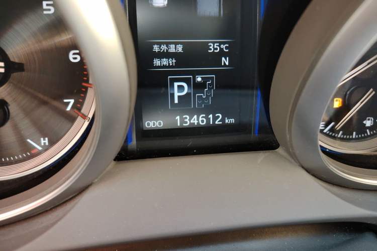 Used Toyota Prado 2014 4.0L Automatic TX-L Odometer Close Up