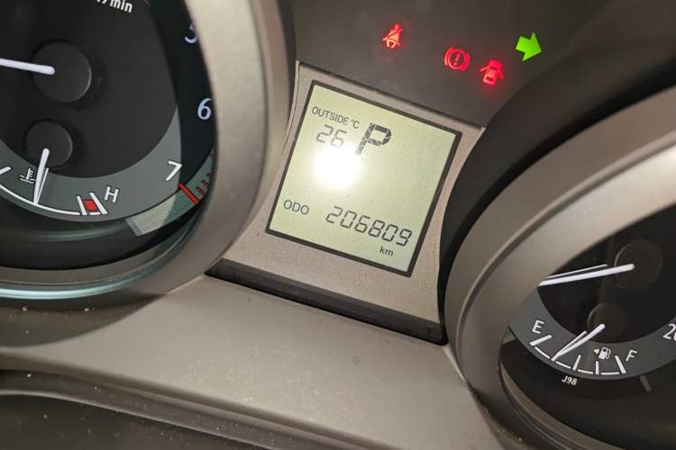 Used Toyota Prado 2014 2.7L Automatic Luxury Edition Odometer Close Up