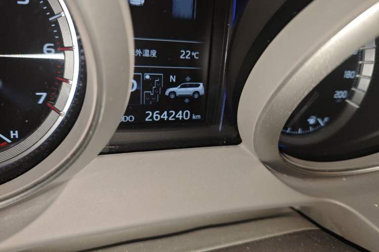 Used Toyota Prado 2014 4.0L Automatic VX NAVI Odometer Close Up
