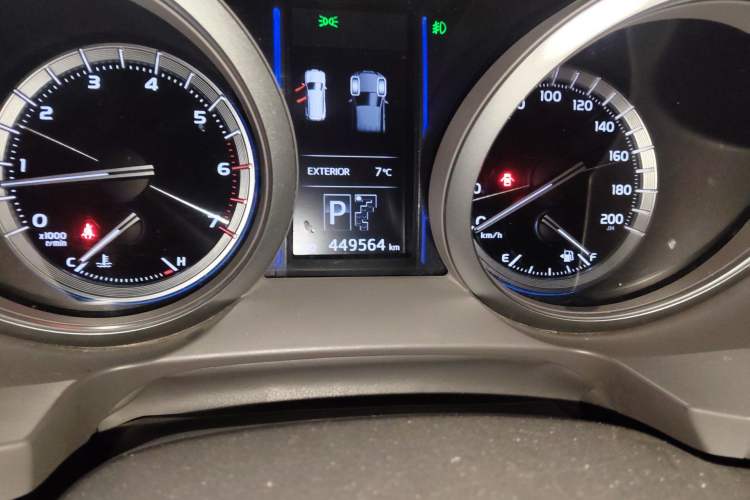 Used Toyota Prado 2014 2.7L Middle East Version Parallel Import Odometer Close Up