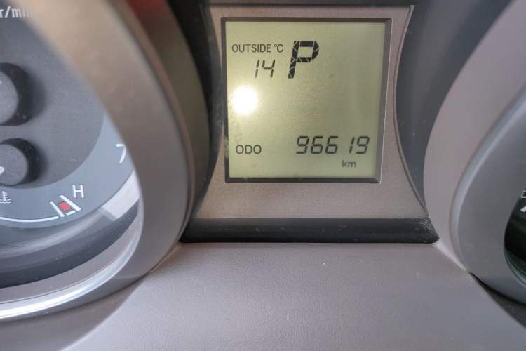 Used Toyota Prado 2014 2700 TX 7-Seater Middle East Version Odometer Close Up