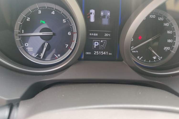 Used Toyota Prado 2014 4.0L Automatic TX-L Odometer Close Up