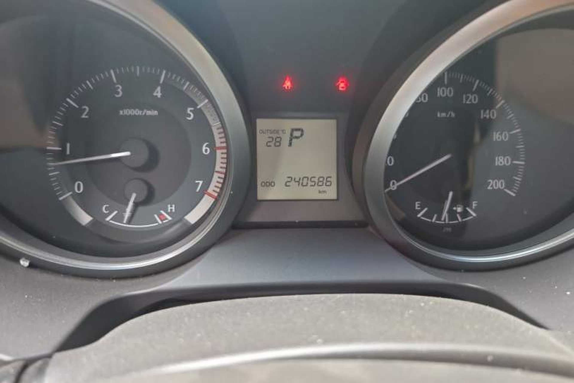 Used Toyota Prado 2014 2700 TX 7-Seater Middle East Version Odometer Close Up