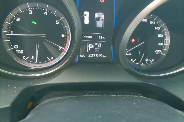 Used Toyota Prado 2014 4.0L Automatic TX-L NAVI Odometer Close Up