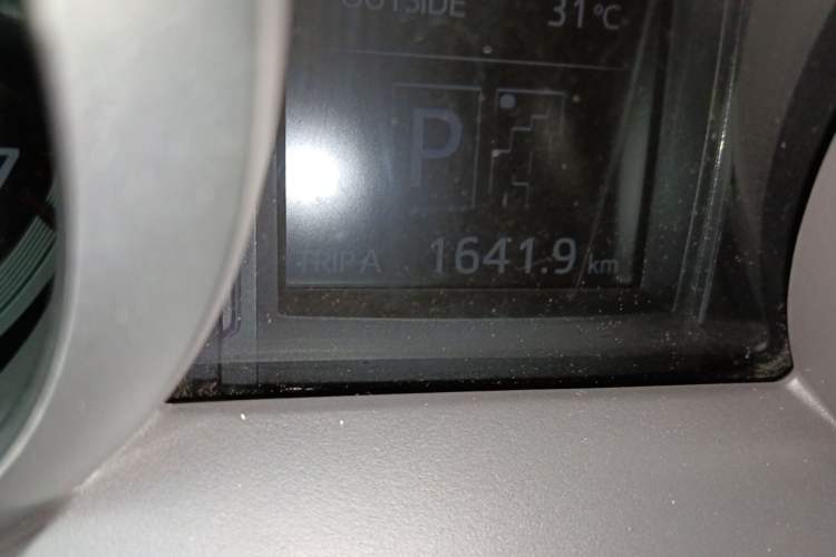 Used Toyota Prado 2014 2.7L Automatic Luxury Edition Odometer Close Up