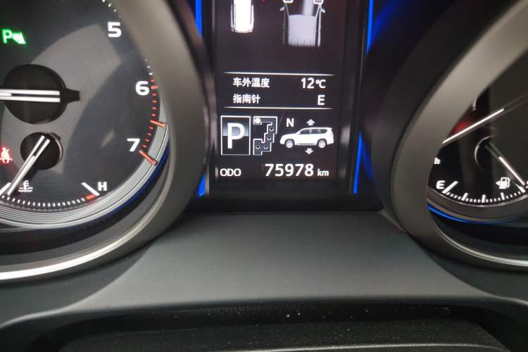 Used Toyota Prado 2014 4.0L Automatic VX NAVI Odometer Close Up