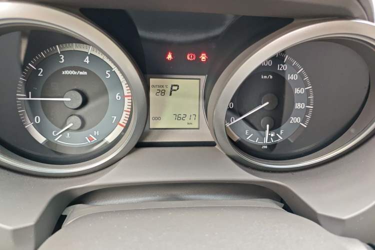 Used Toyota Prado 2014 2.7L Middle East Version Parallel Import Odometer Close Up
