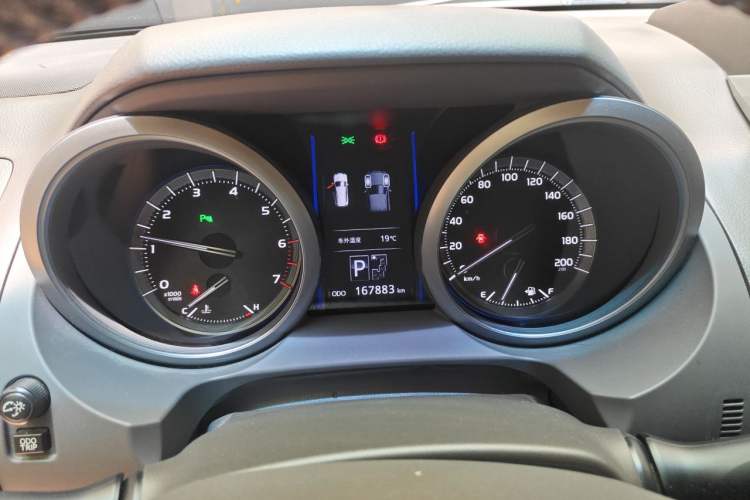 Used Toyota Prado 2014 4.0L Automatic TX-L Odometer Close Up