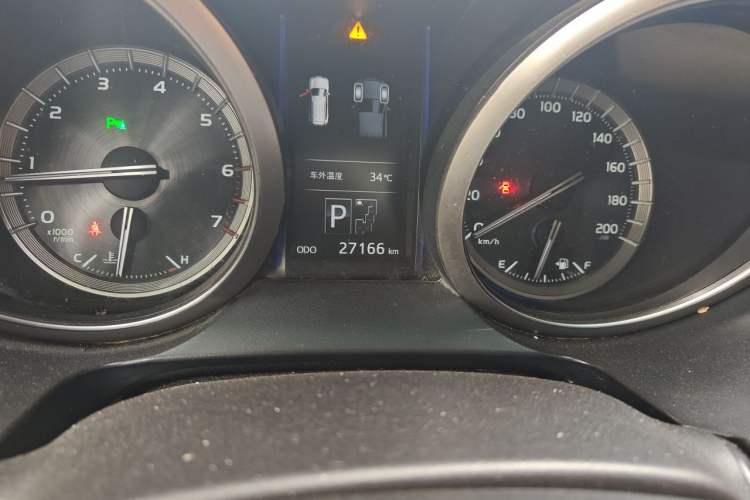 Used Toyota Prado 2014 4.0L Automatic TX-L Odometer Close Up