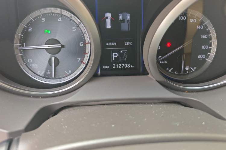 Used Toyota Prado 2014 4.0L Automatic TX-L NAVI Odometer Close Up