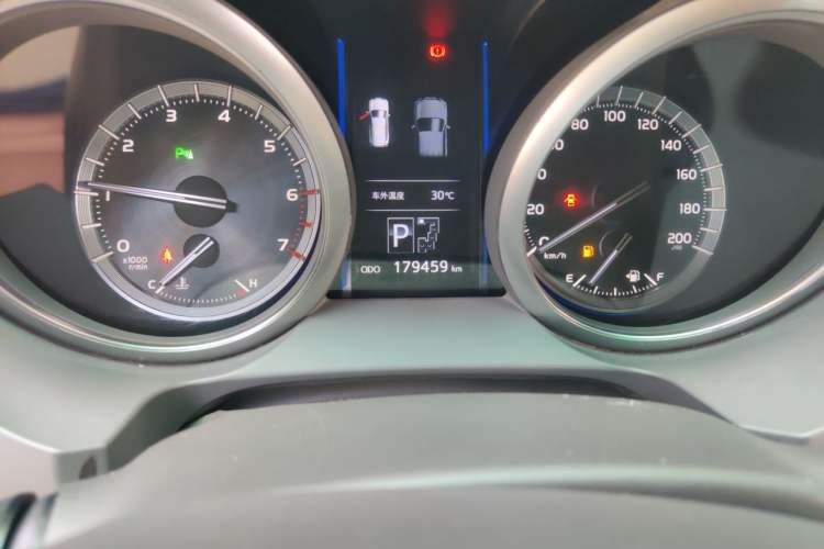 Used Toyota Prado 2014 4.0L Automatic TX-L NAVI Odometer Close Up