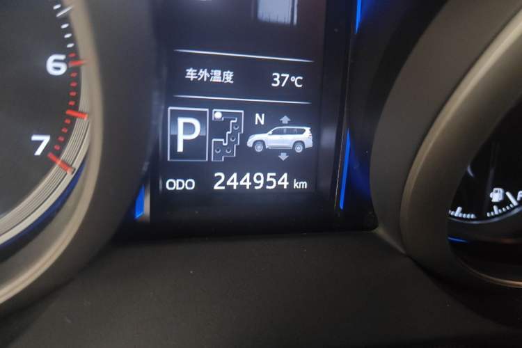 Used Toyota Prado 2014 4.0L Automatic VX NAVI Odometer Close Up