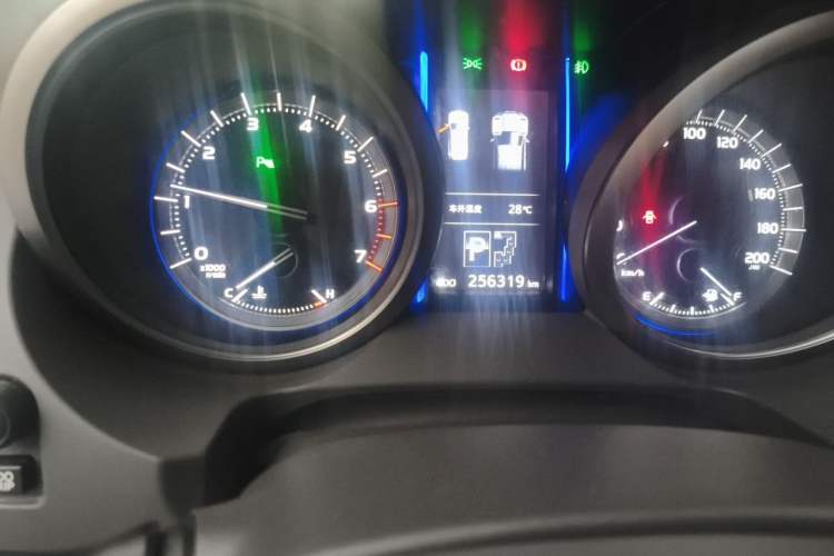 Used Toyota Prado 2014 4.0L Automatic TX-L Odometer Close Up